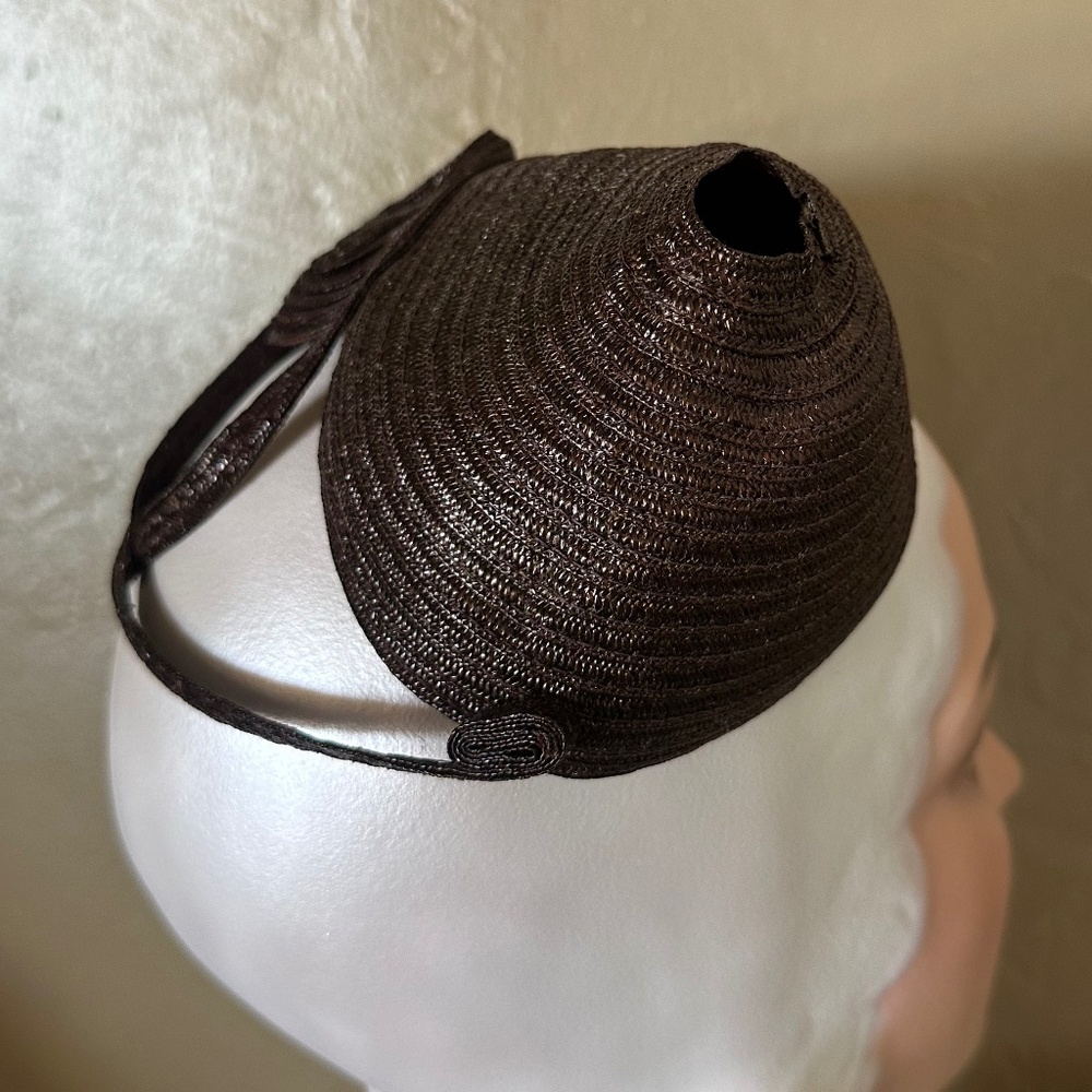 UNUSUAL 1930s' BROWN HAT WITH POINTY SIDES AND CRISSCROSS BANDS AT BACK - Picture 7 of 11